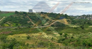 Uso de suelo reforzado para restaurar una ladera erosionada en África