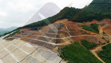 Reparación de deslizamientos de tierra en autopista Ha Long - Van Don, provincia Quang Ninh, Vietnam