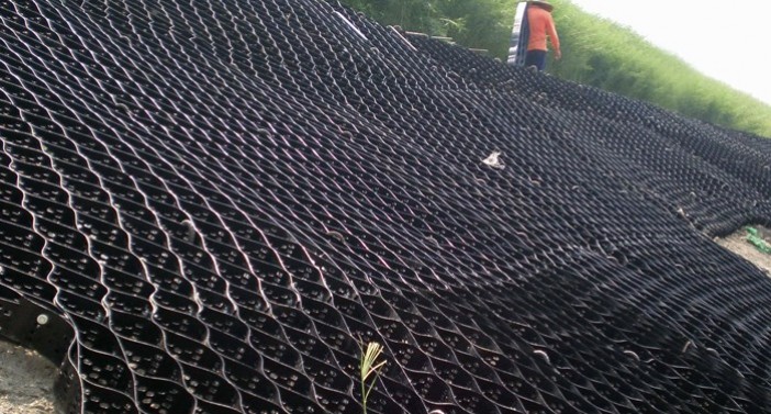 Erosion Control Toolbox: Wire Mesh Confinement System