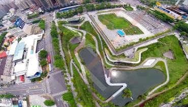 Maple Garden, a Recreational Park with Function of Flood Detention in the City Center, Taichung, Taiwan