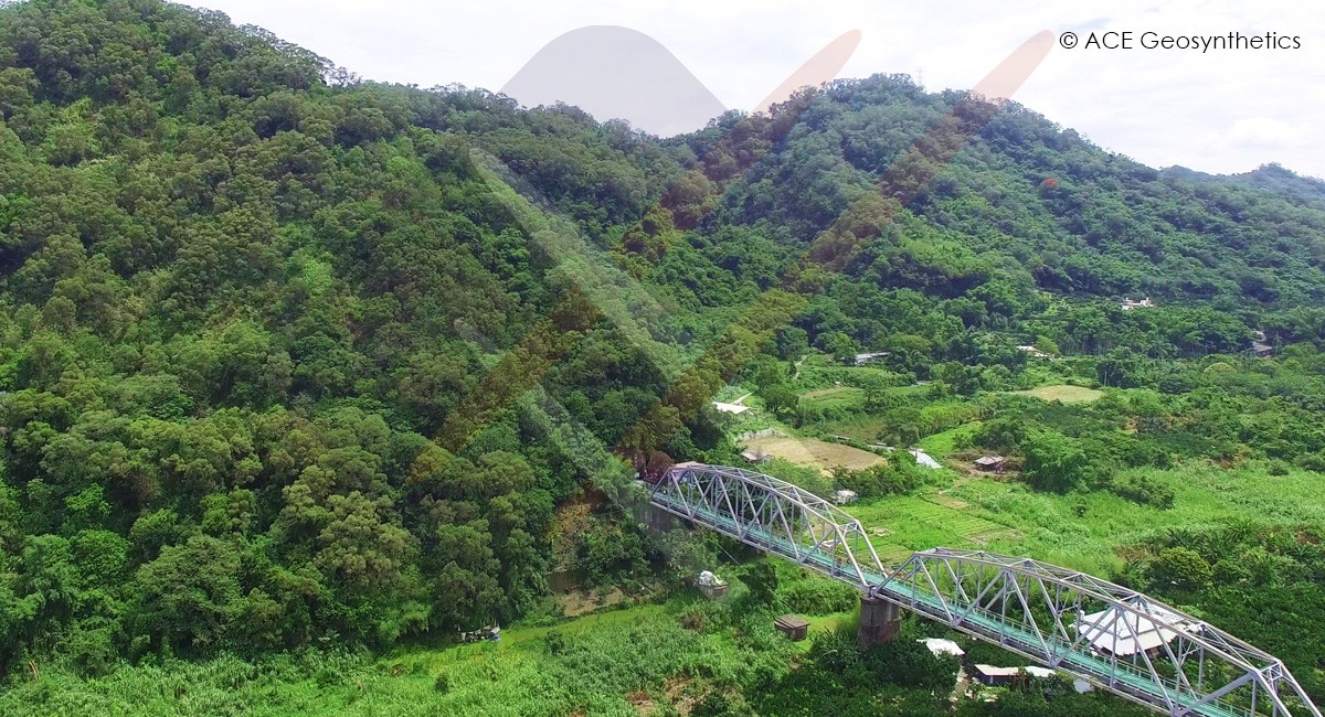 Contrôle de l'érosion et protection de surface de la pente supérieure du portail du tunnel, Taïwan