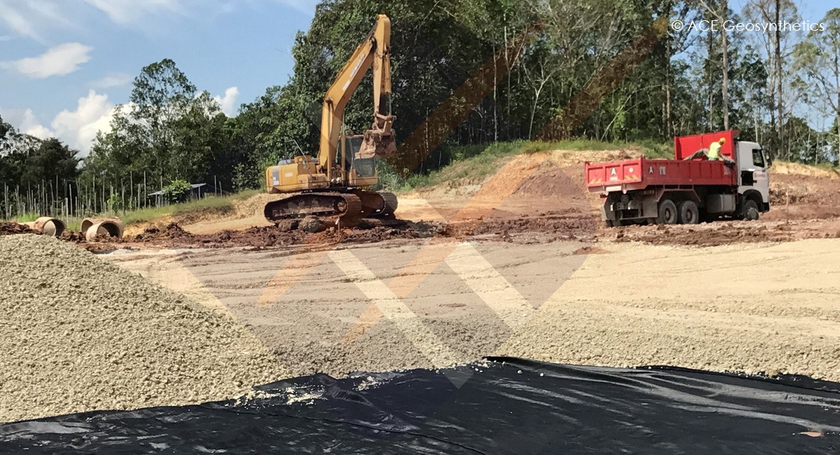 Stabilisation de la plate-forme, route Pan Borneo, Sarawak, Malaisie